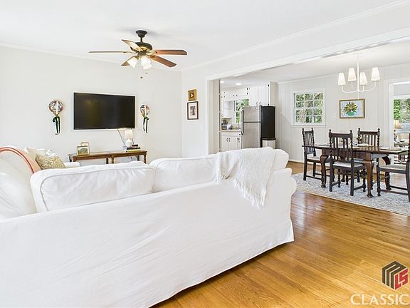 3rd image of 204 Indian Creek Drive