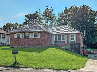27 Winthrop Dr, Lexington, MO 64067