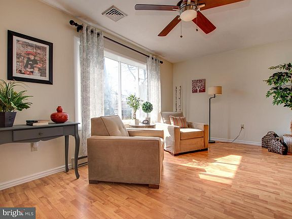 5th image of 423 Jennifer Dr