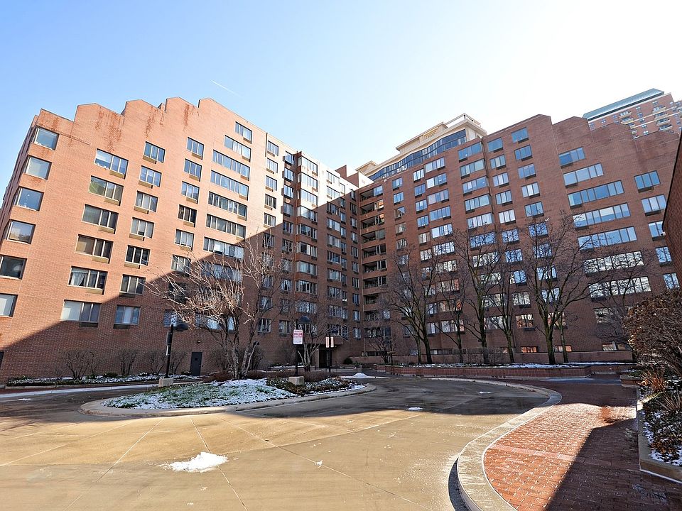 1st image of 801 S Plymouth Ct APT 803