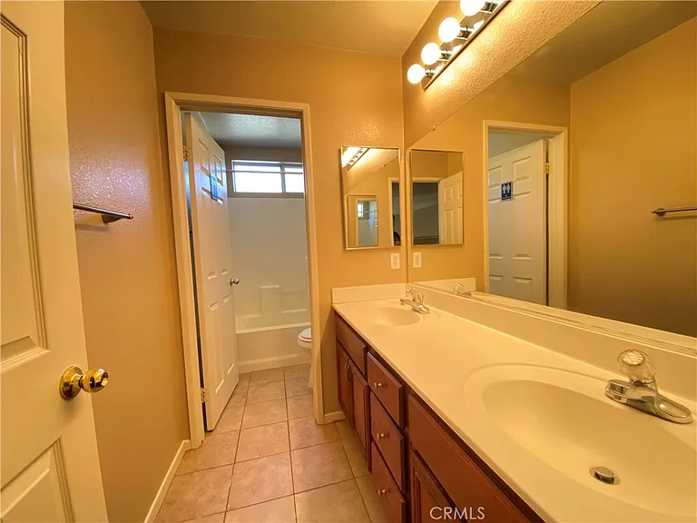 708 Hillview St — Photo 28