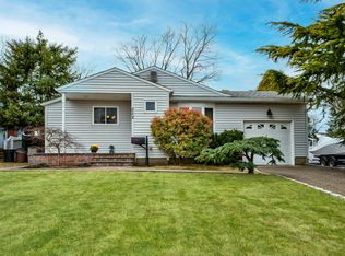 202 Frederick Ave, Babylon, NY 11702