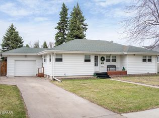 1020 18th St NW, East Grand Forks, MN 56721
