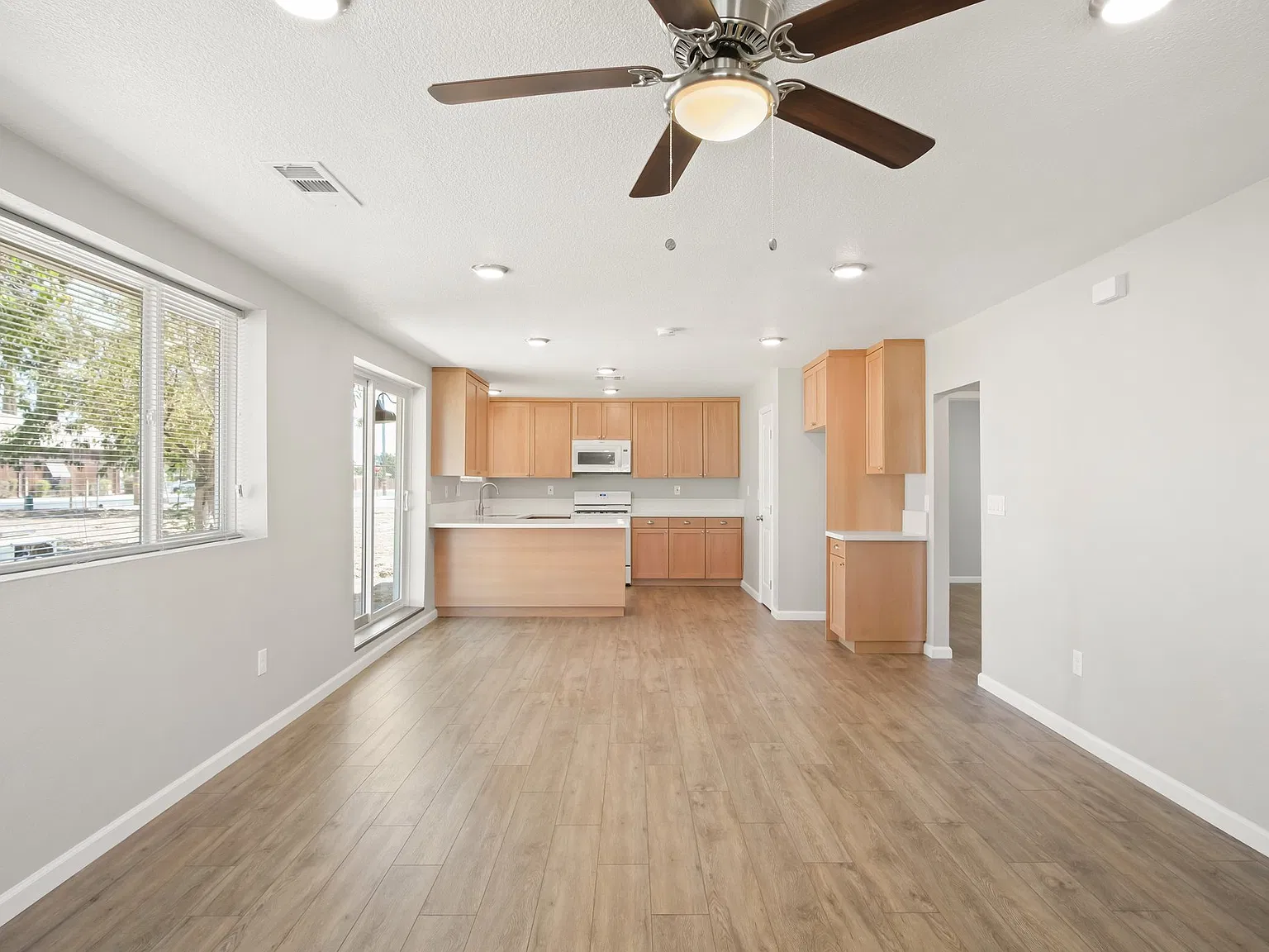 2 bed, 1066 sqft, $1,625 — Photo 3