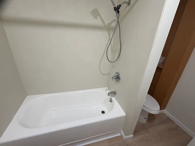 1930 Irving Ave #1930 — Photo 21