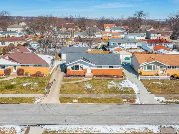 687 E Hillsdale Ave, Seven Hills, OH 44131