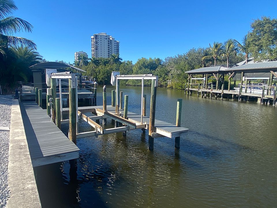 New dock with powered lift