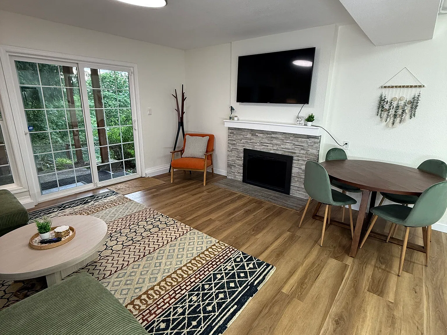 2 bed, 1100 sqft, $3,000 — Photo 1