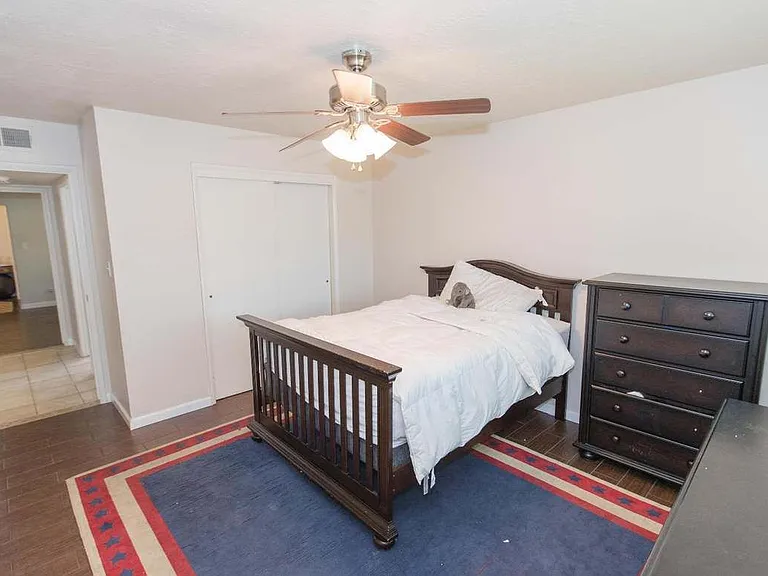 1022 E Menlo Ave — Photo 16