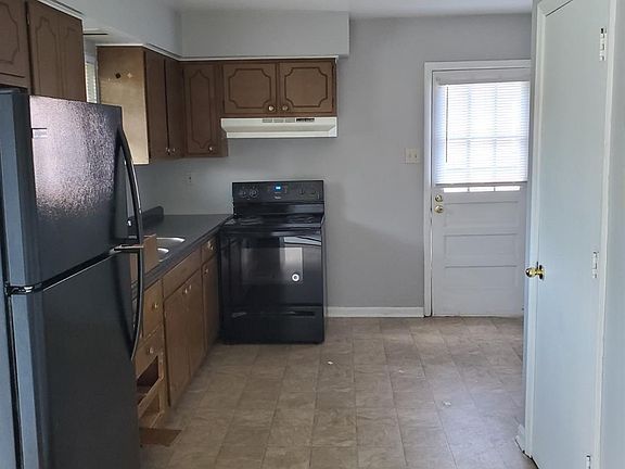 4th image of 3760 Red River Dr