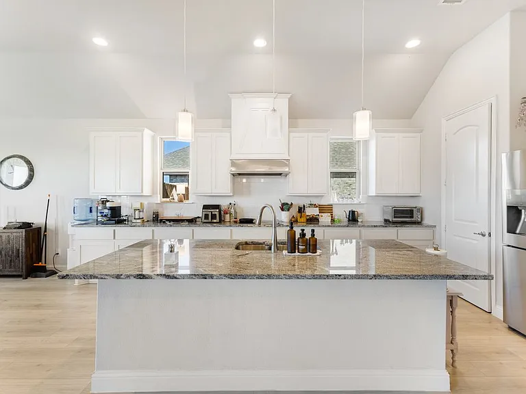 209 Chesapeake Dr — Photo 4
