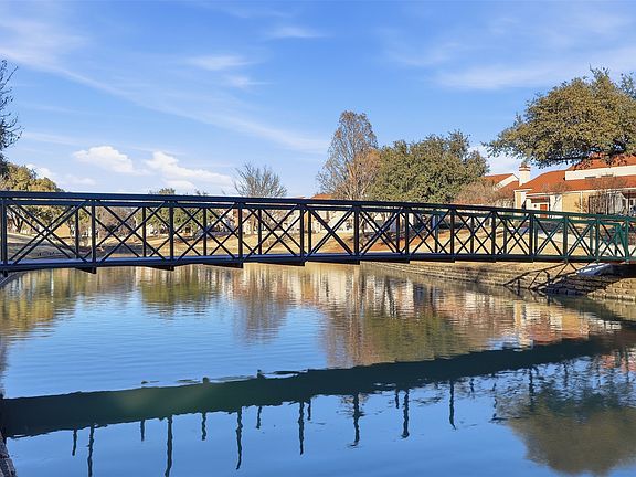 2nd image of 527 Ranch Trl APT 149