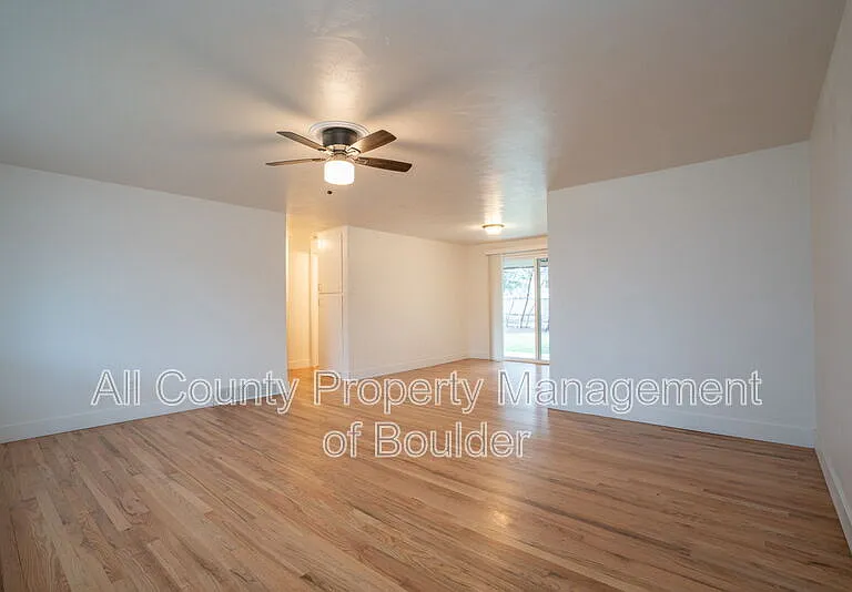 1117 Vivian St — Photo 7