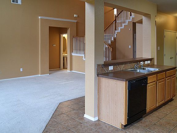5th image of 1413 Cowtown Dr