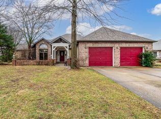 217 Wild Cherry Ln, Swansea, IL