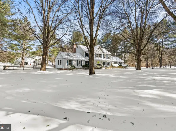 55 Isaiah Ln, Falling Waters, WV 25419