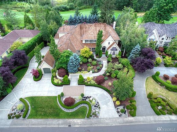 2nd image of 625 Windsor Dr SE