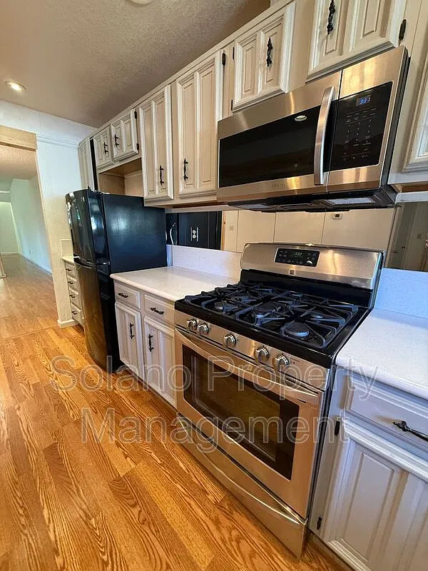 2 bed, 2.0 bath, 1484 sqft, $2,400 — Photo 4