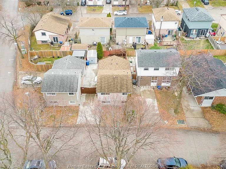 1229 Arncliffe Pl — Photo 31