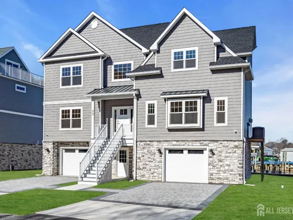 53 Pennsylvania Ave, Waretown, NJ 08758