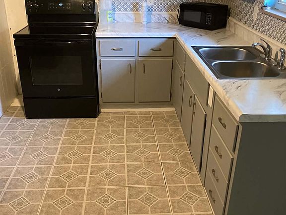 5th image of 60 Dorothy Ln