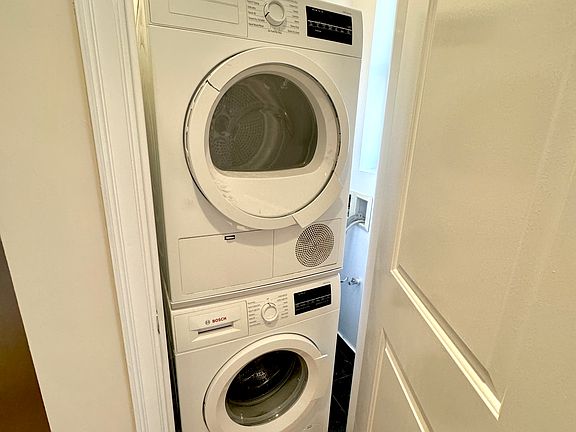 3rd image of 147 W 79th St #15A