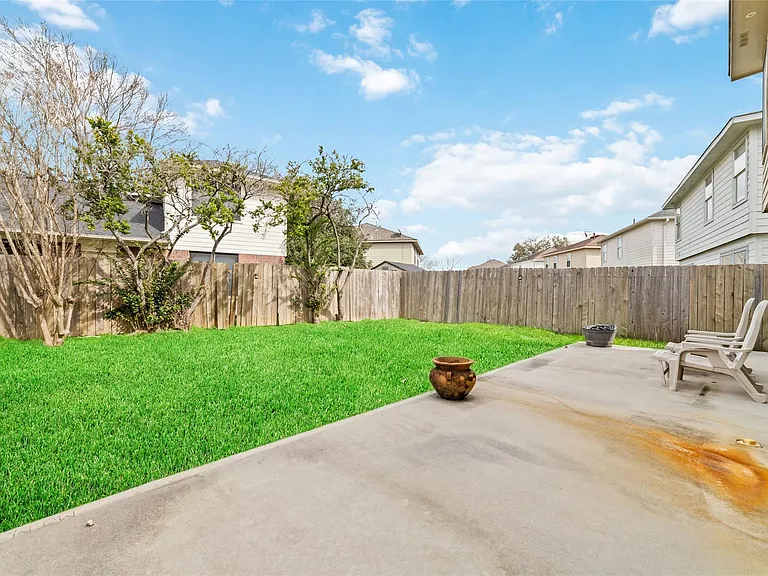 10810 Meadow Walk Ln — Photo 20