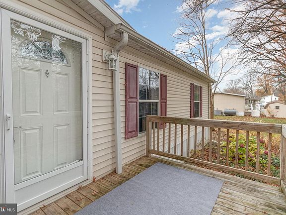 2nd image of 810 Swan Dr