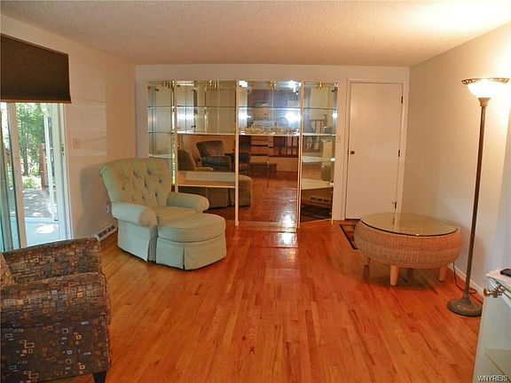 5th image of 122 Robert Dr