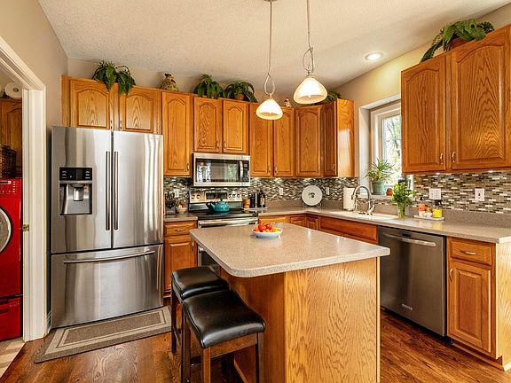 3rd image of 1218 NW Cedarwood Dr