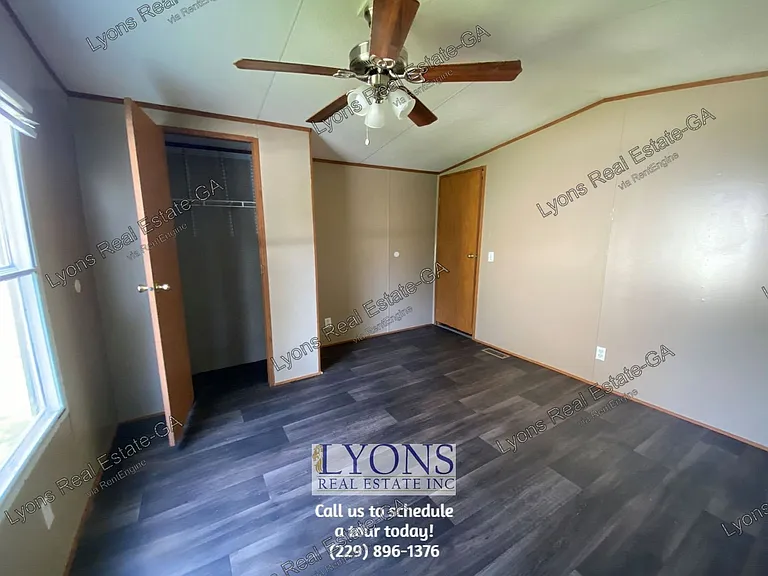 1913 Windsor Ave — Photo 12