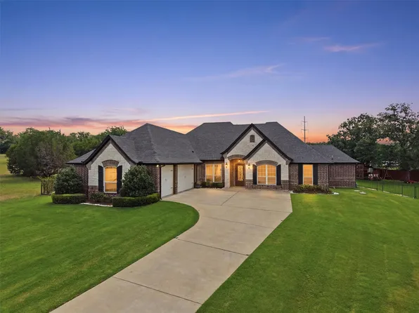 3913 Homestead Ct, Granbury, TX 76049