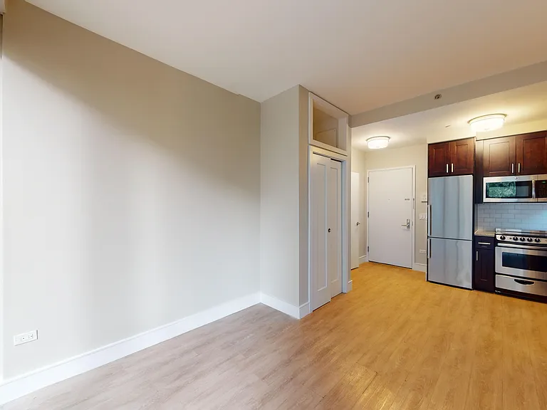 237 E 34th St #202 — Photo 6