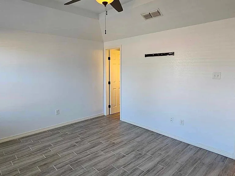1912 Franklin Dr — Photo 11