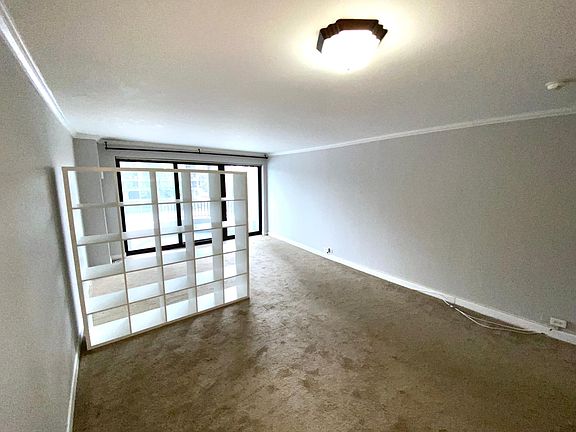 3rd image of 2020 N Lincoln Park W APT 2L