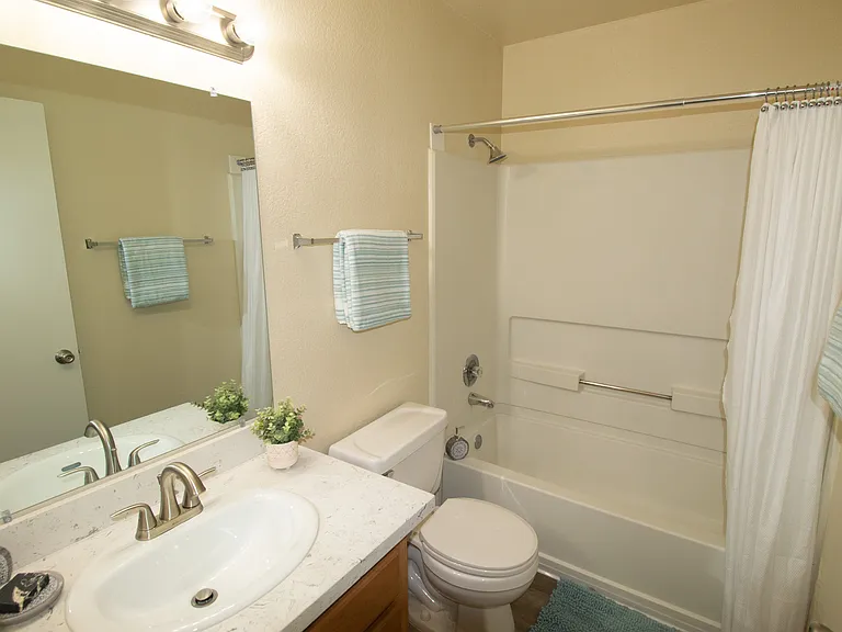 Gold Coast Apartments — Photo 45