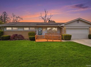 7439 Carrousel Blvd, Westland, MI 48185