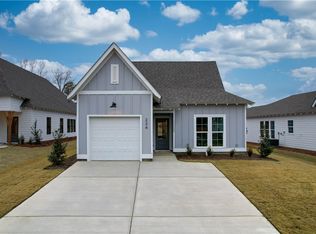 62 Summer St, Opelika, AL 36804