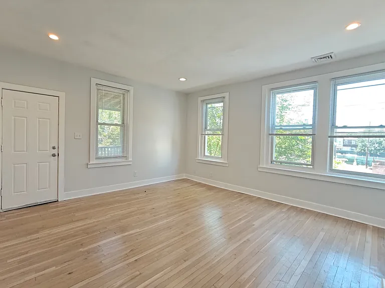 6142 Locust St #B — Photo 11