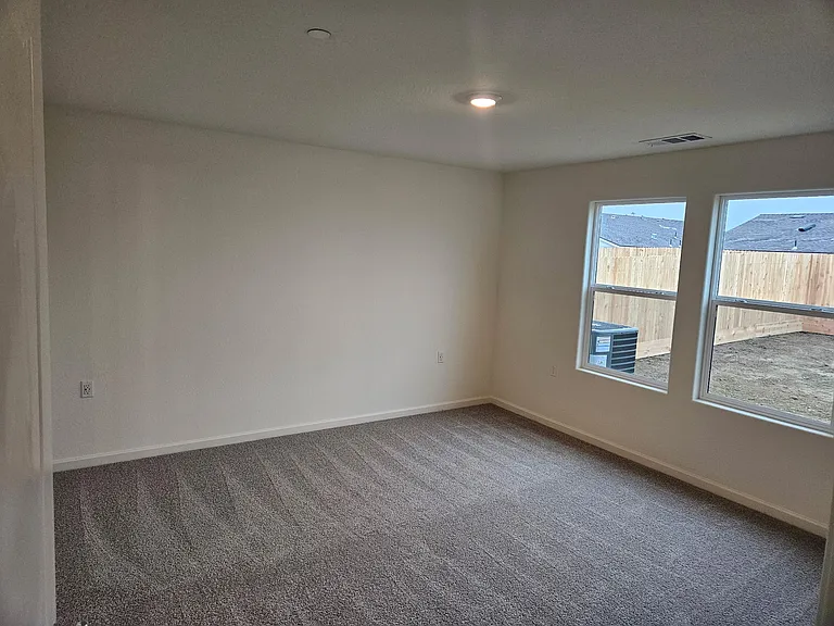 630 Marshall Ln — Photo 6