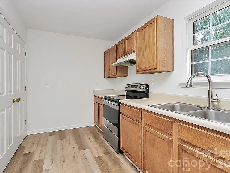 1215 McAllister Dr — Photo 14