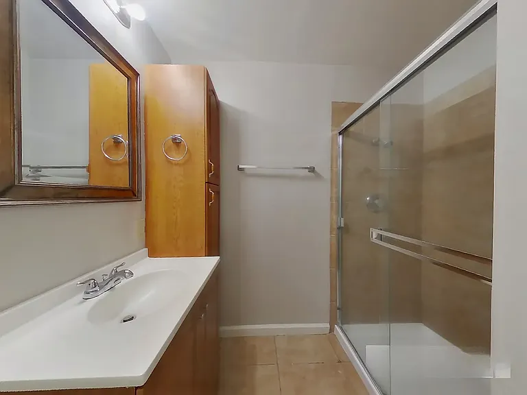 576 Laurel St — Photo 6