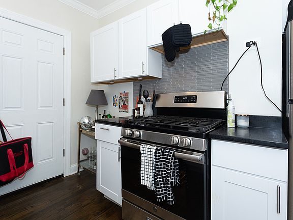 4th image of 3819.5 N Greenview Ave #W3