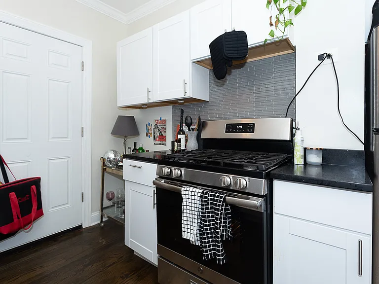 3819.5 N Greenview Ave #W3 — Photo 4