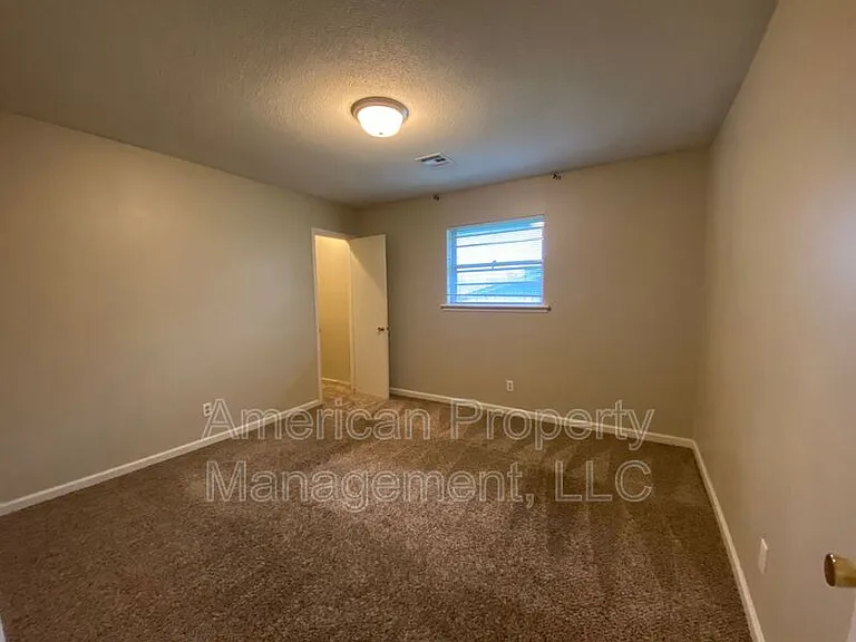 8113 E 23rd St — Photo 20