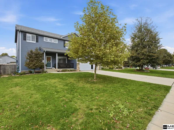 13802 Williamsburg Dr, Bellevue, NE 68123