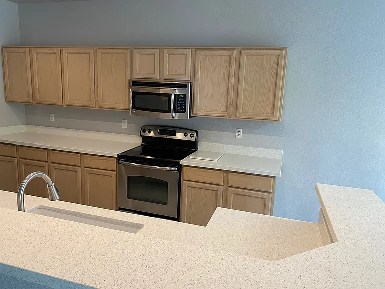 3358 E Wickieup Ln — Photo 8