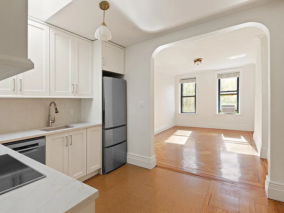 394 4th St #3