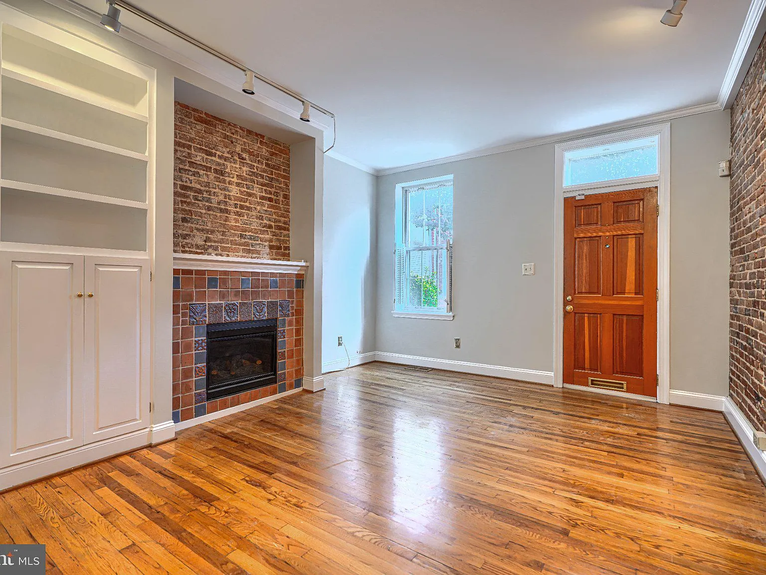 3 bed, 2.5 bath, 2458 sqft, $3,195 — Photo 2