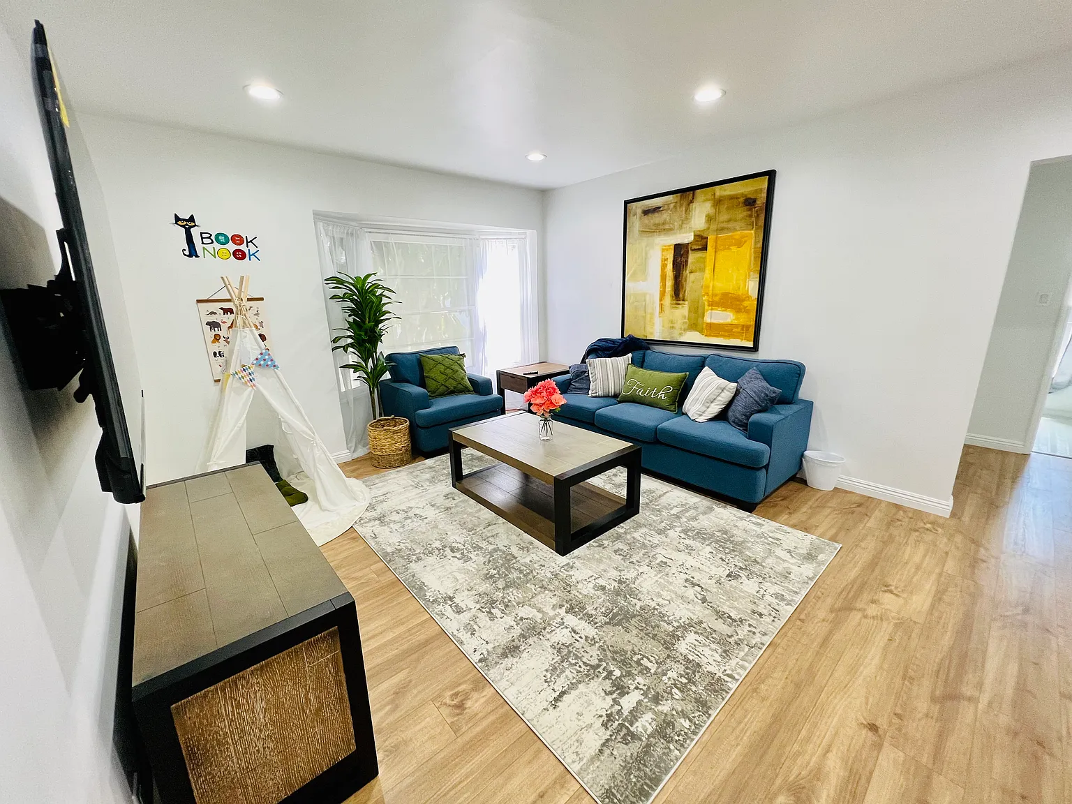 2 bed, 800 sqft, $2,800 — Photo 2